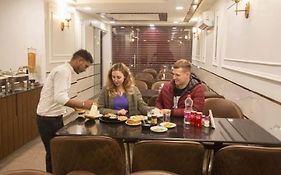 Hotel Devrana Delhi Airport